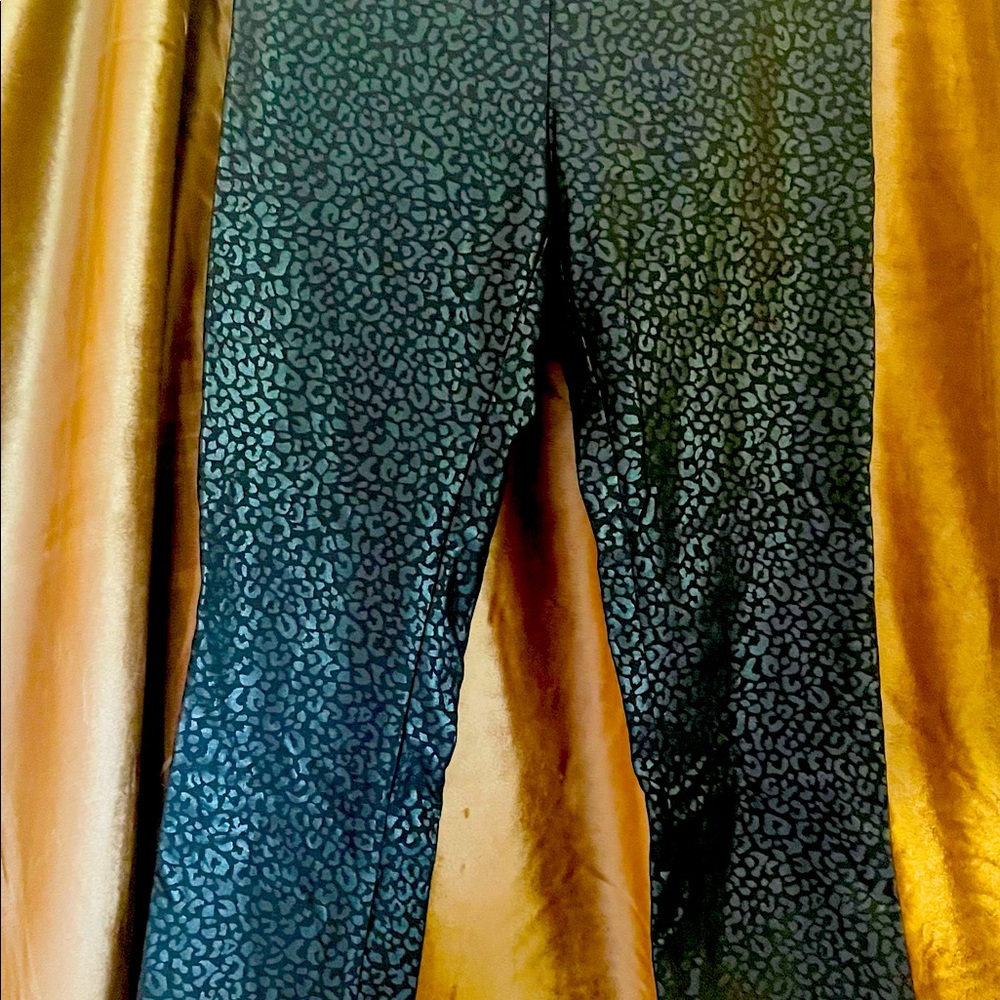 Black textured capris, stretchy.